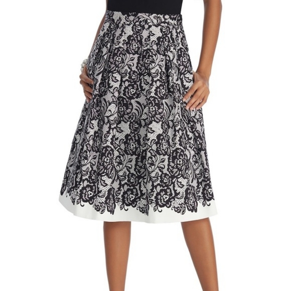 White House Black Market Dresses & Skirts - White House Black Women Size 8 Market Black and White Floral Skirt